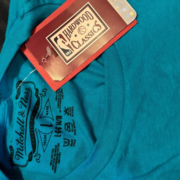 NWT Hardwood Classics Vancouver Grizzlies T - Picture 3 of 3